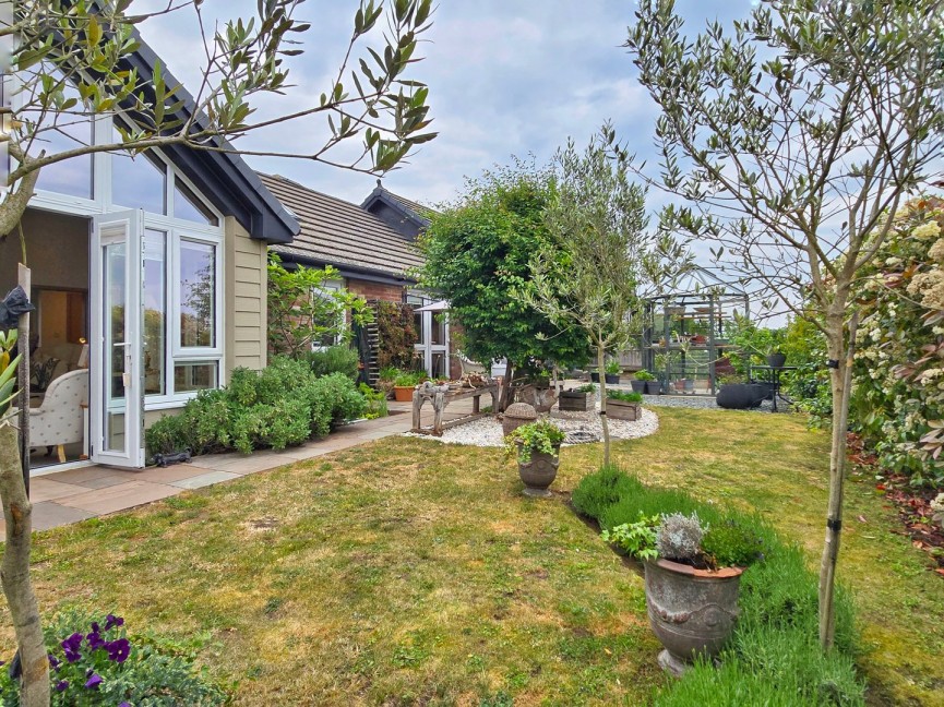 2 bedroom Bungalow for Sale Maulden, Bedfordshire