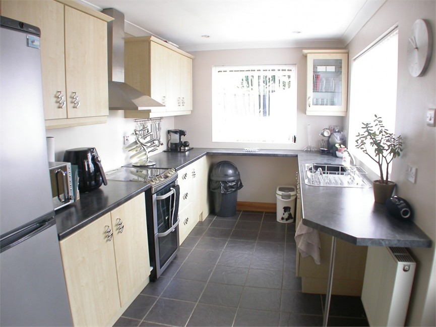 2 bedroom House for Letting Fourth Avenue, Luton, Bedfordshire