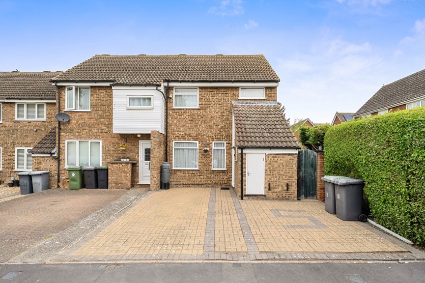 4 bedroom House for Sale Chase Hill Road, Arlesey, Bedfordshire