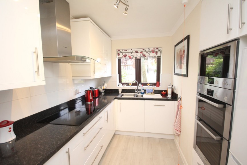 2 bedroom Flat for Sale Norton Road, Letchworth Garden City, Hertfordshire