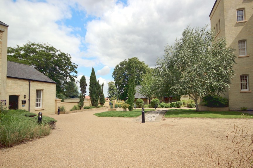 2 bedroom Flat for Letting Kingsley Avenue, Fairfield, Bedfordshire