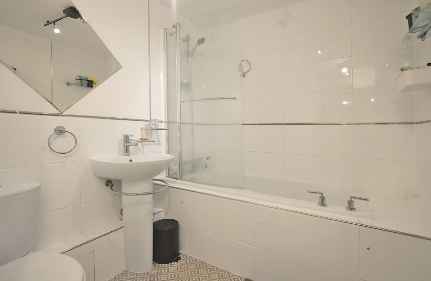 2 bedroom Flat for Letting Kingsley Avenue, Fairfield, Bedfordshire