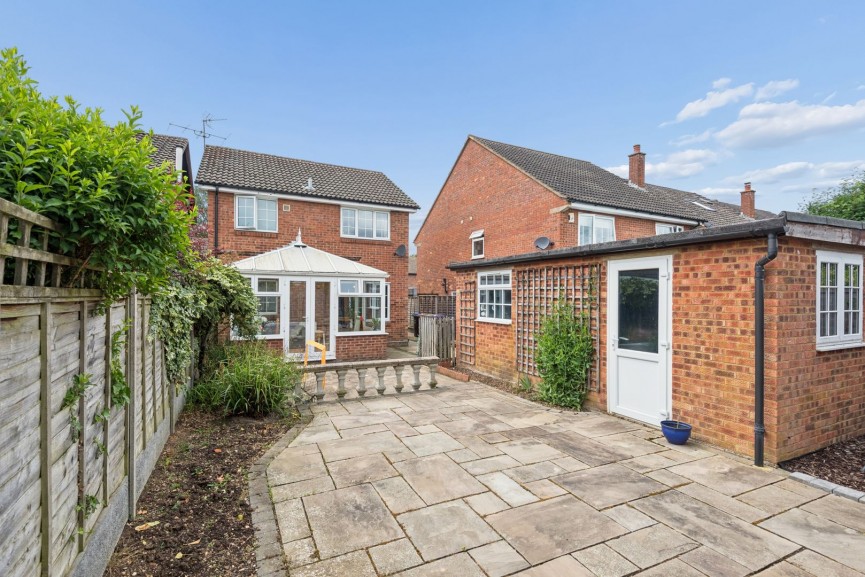 3 bedroom House for Sale Grange Close, Hitchin, Hertfordshire