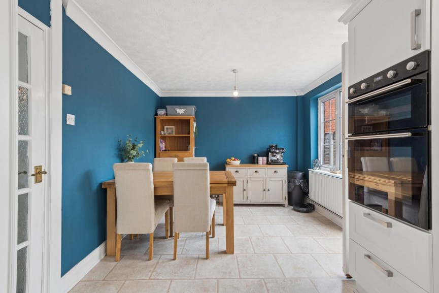 3 bedroom House for Sale Grange Close, Hitchin, Hertfordshire