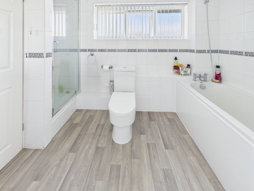 3 bedroom House for Sale Poplar Drive, Royston, Hertfordshire