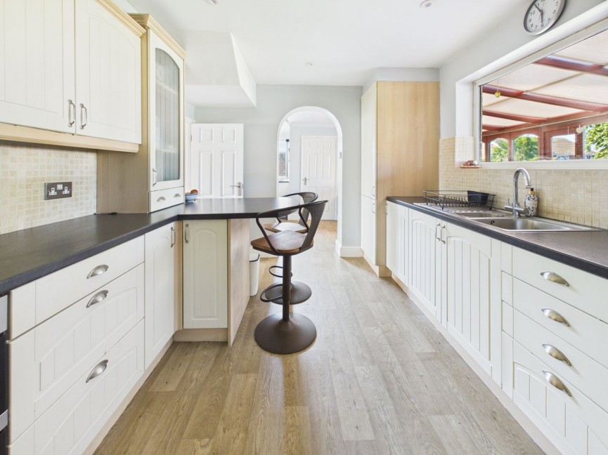 3 bedroom House for Sale Poplar Drive, Royston, Hertfordshire