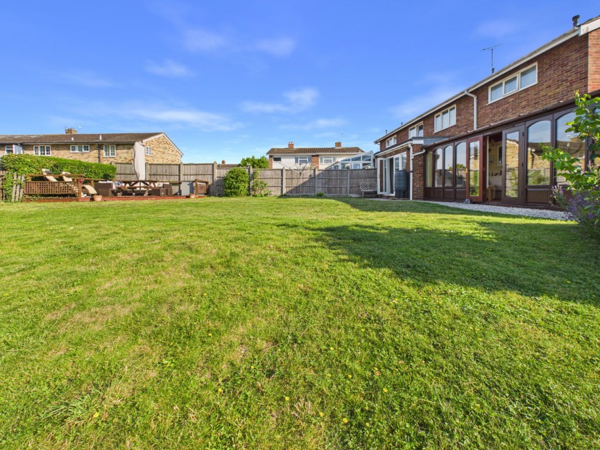 3 bedroom House for Sale Poplar Drive, Royston, Hertfordshire