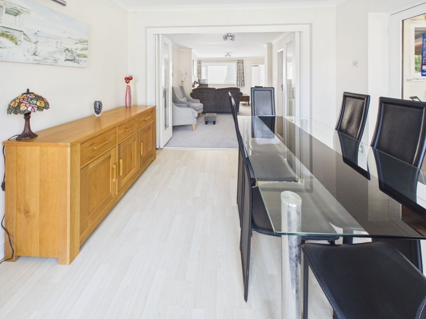 3 bedroom House for Sale Poplar Drive, Royston, Hertfordshire
