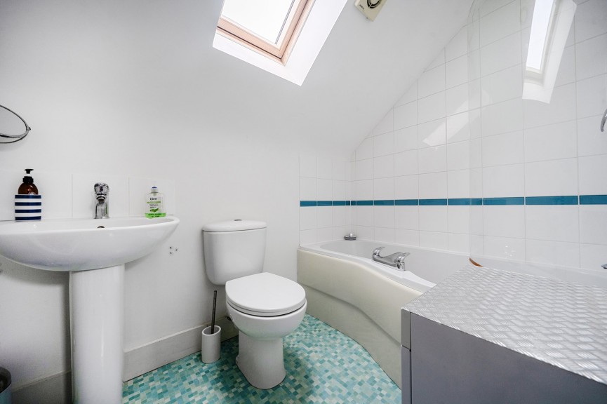 4 bedroom House for Sale Coppice Mead, Stotfold, Bedfordshire