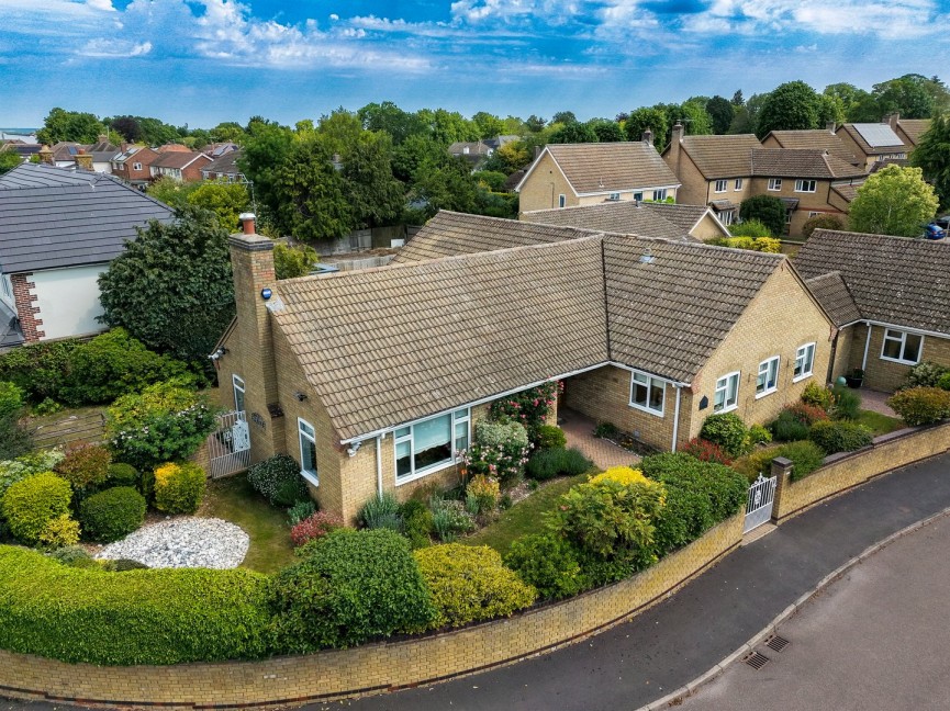 3 bedroom Bungalow for Sale Downlands, Royston, Hertfordshire