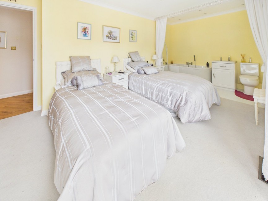 3 bedroom Bungalow for Sale Downlands, Royston, Hertfordshire