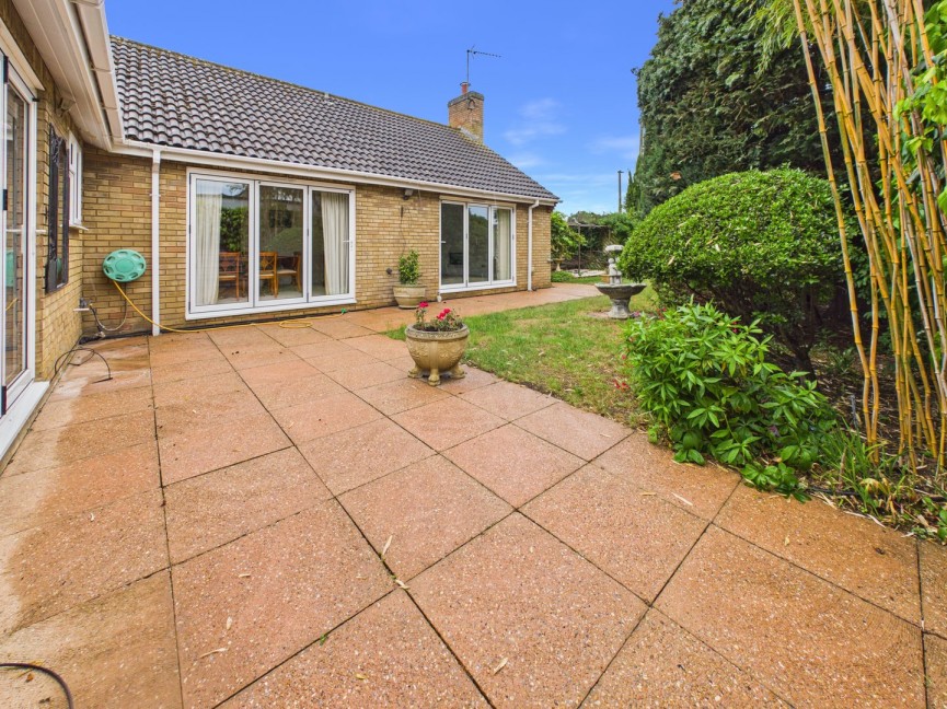 3 bedroom Bungalow for Sale Downlands, Royston, Hertfordshire