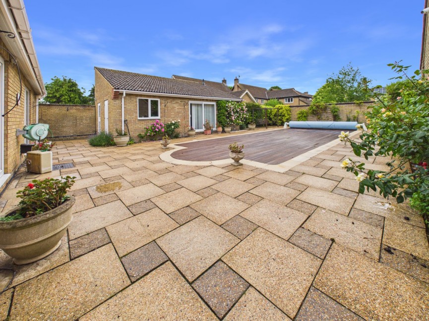 3 bedroom Bungalow for Sale Downlands, Royston, Hertfordshire
