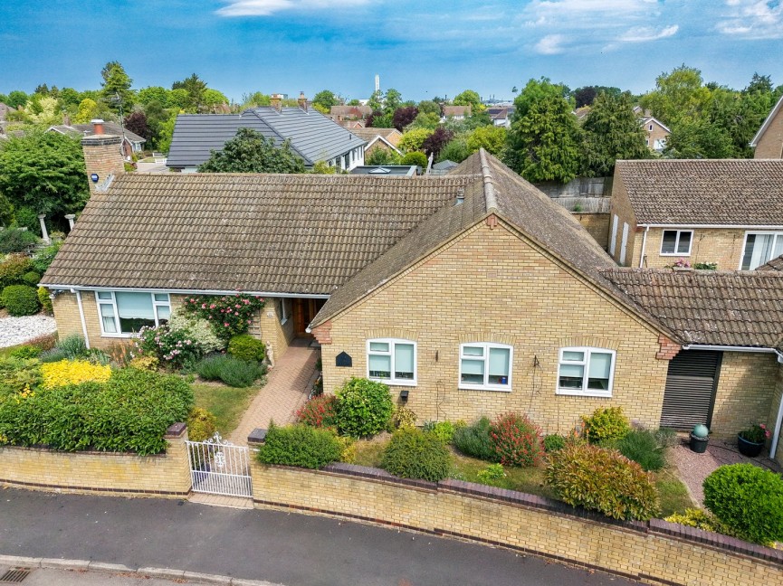 3 bedroom Bungalow for Sale Downlands, Royston, Hertfordshire