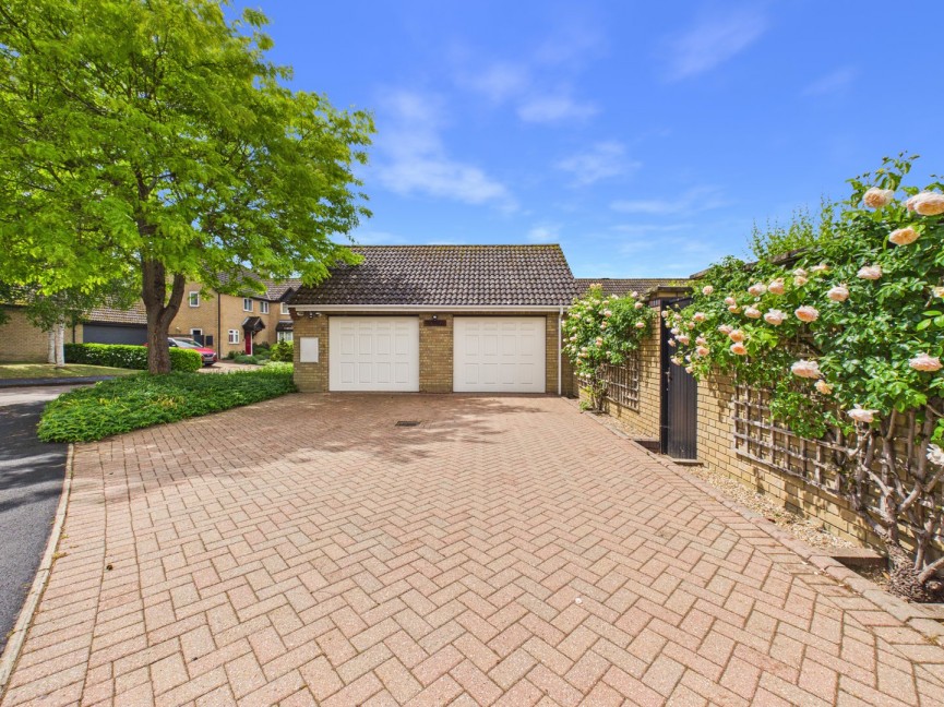 3 bedroom Bungalow for Sale Downlands, Royston, Hertfordshire