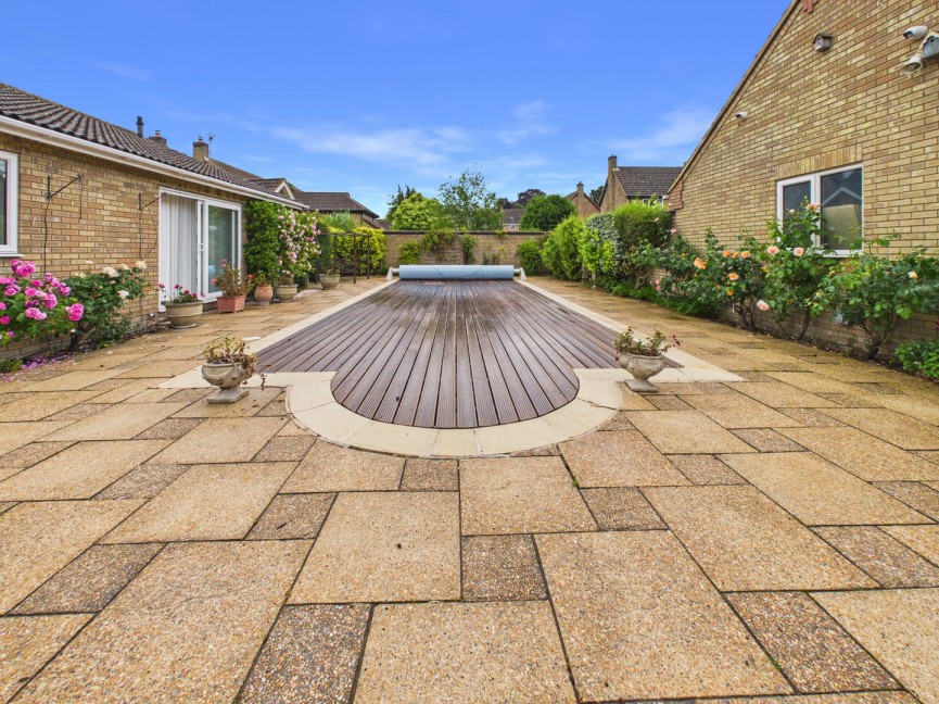 3 bedroom Bungalow for Sale Downlands, Royston, Hertfordshire