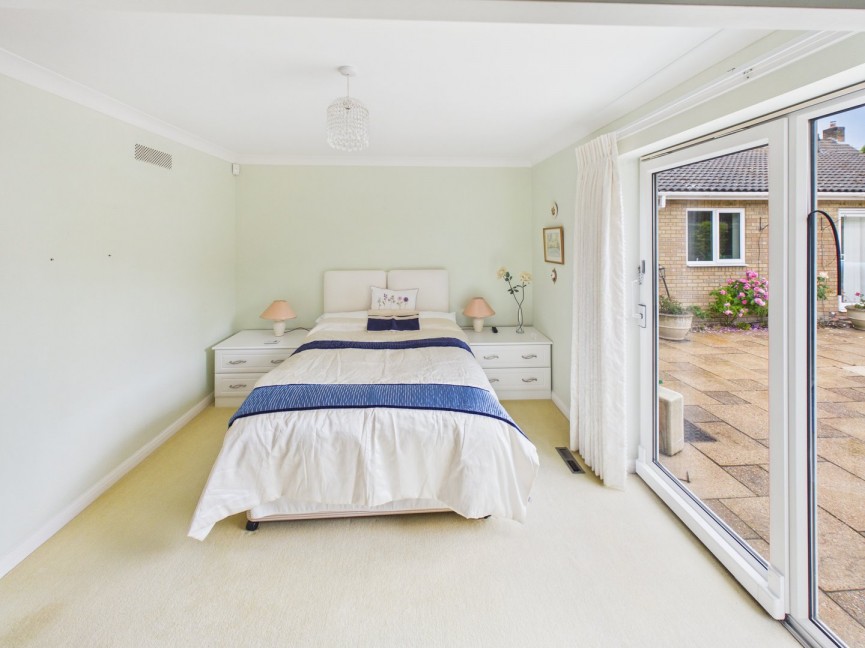 3 bedroom Bungalow for Sale Downlands, Royston, Hertfordshire