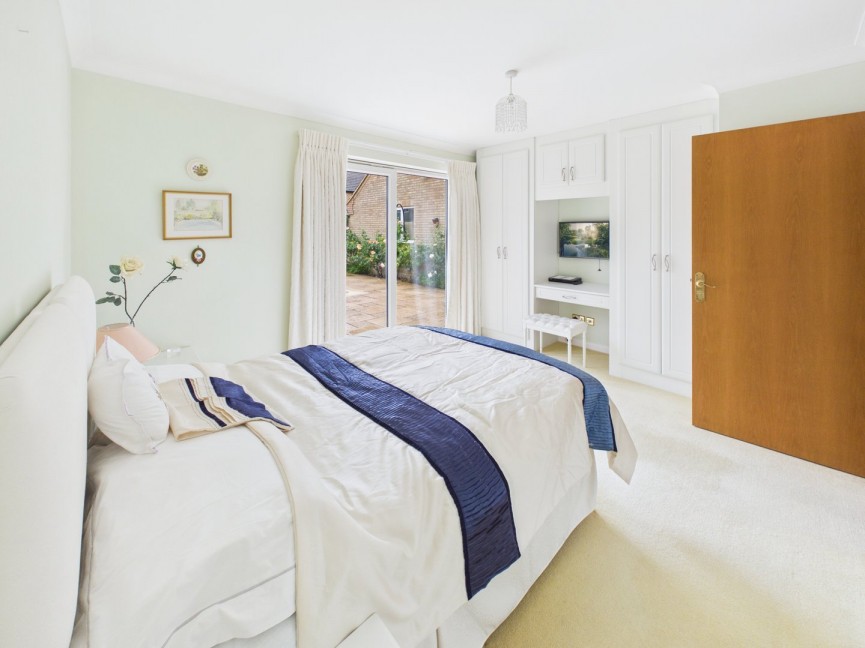 3 bedroom Bungalow for Sale Downlands, Royston, Hertfordshire