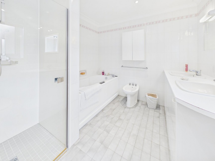 3 bedroom Bungalow for Sale Downlands, Royston, Hertfordshire