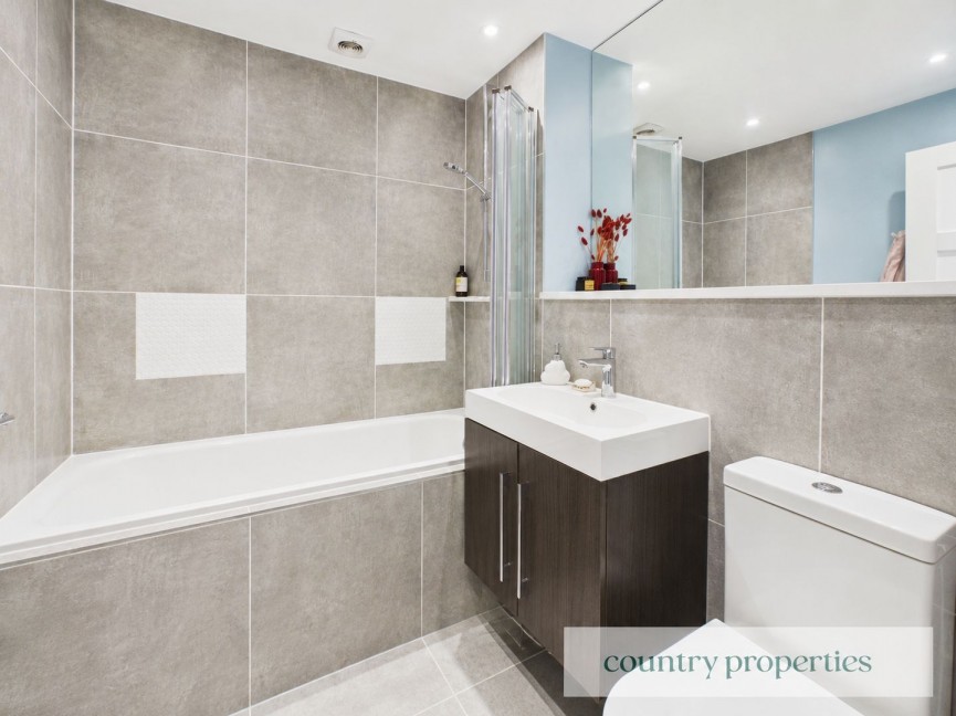 3 bedroom House for Sale Sterling Court, Welwyn Garden City, Hertfordshire