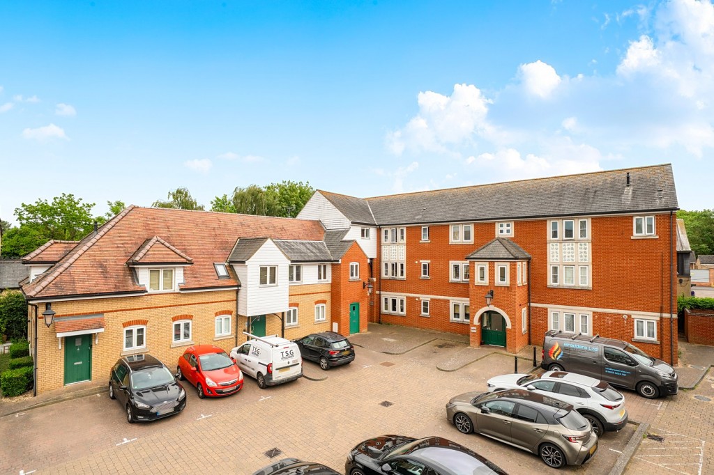 Coopers Court, Shefford, Bedfordshire