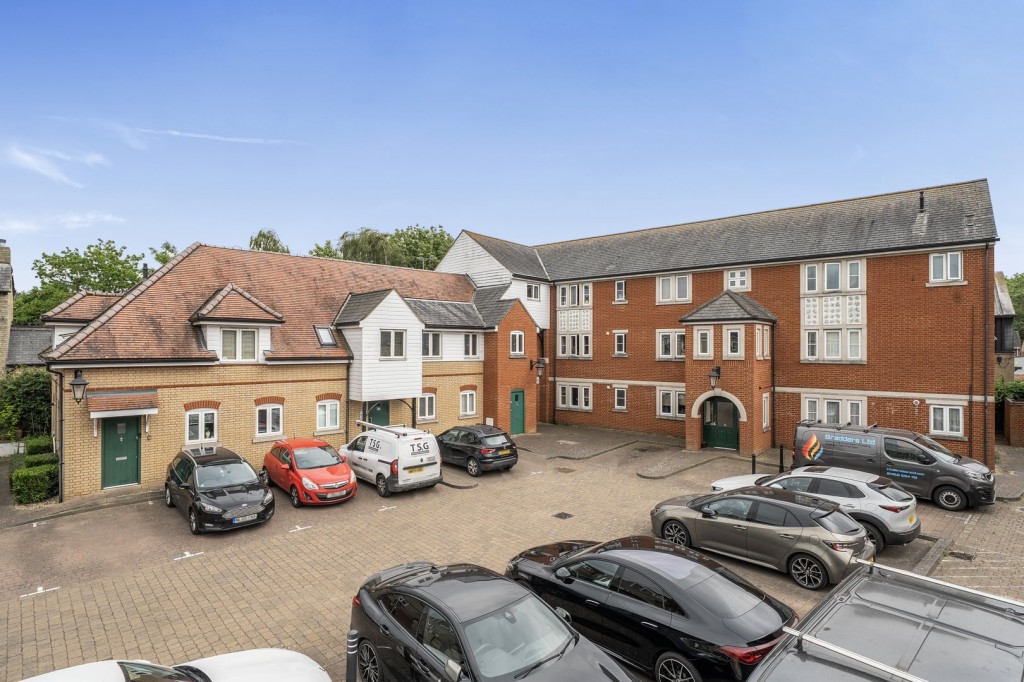 Coopers Court, Shefford, Bedfordshire