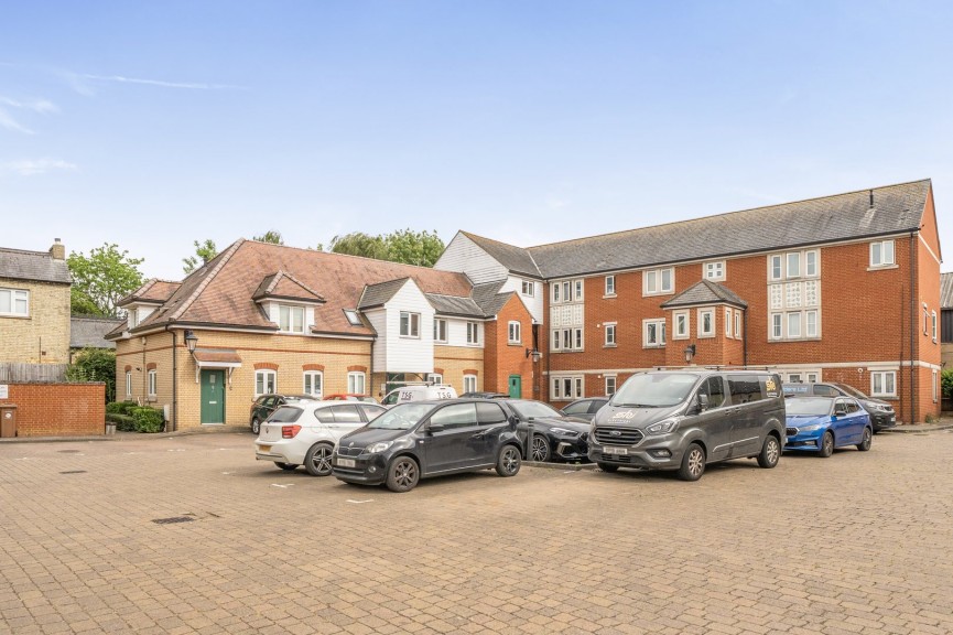2 bedroom Flat for Sale Coopers Court, Shefford, Bedfordshire