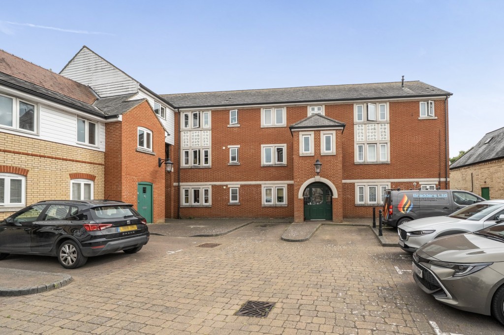 Coopers Court, Shefford, Bedfordshire