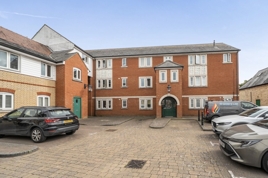 2 bedroom Flat for Sale Coopers Court, Shefford, Bedfordshire