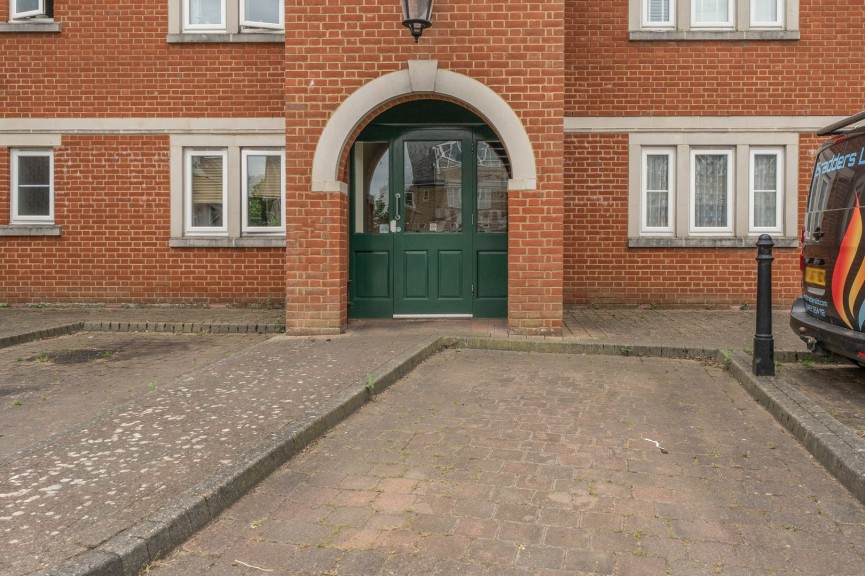2 bedroom Flat for Sale Coopers Court, Shefford, Bedfordshire