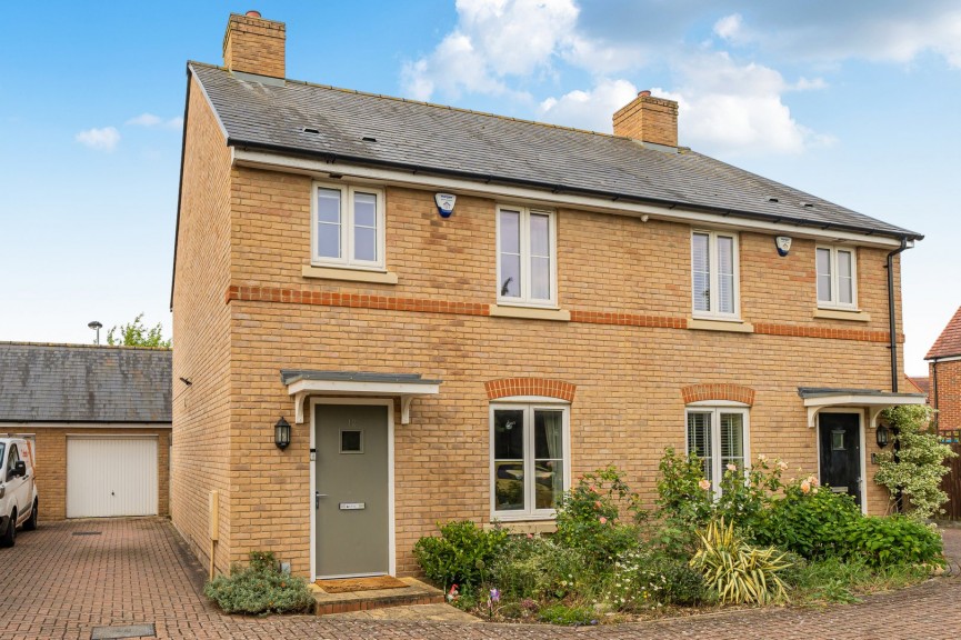 3 bedroom House for Sale Juniper Mead, Stotfold, Bedfordshire