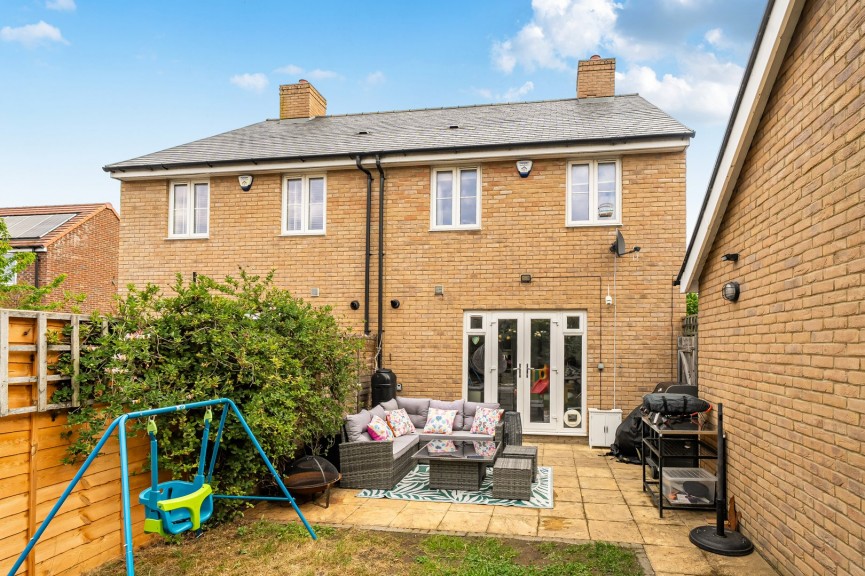 3 bedroom House for Sale Juniper Mead, Stotfold, Bedfordshire