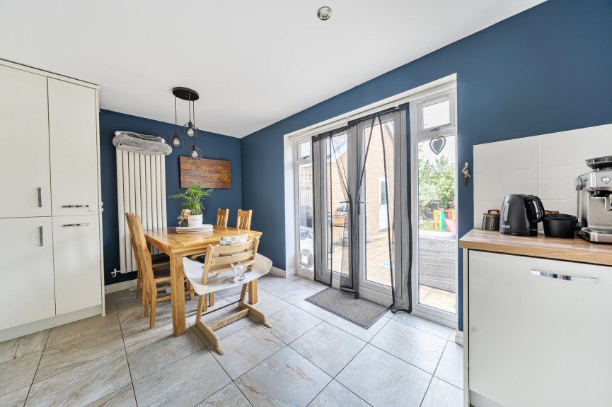 3 bedroom House for Sale Juniper Mead, Stotfold, Bedfordshire