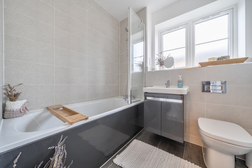 4 bedroom House for Sale Gudgeon Meadow, Arlesey, Bedfordshire