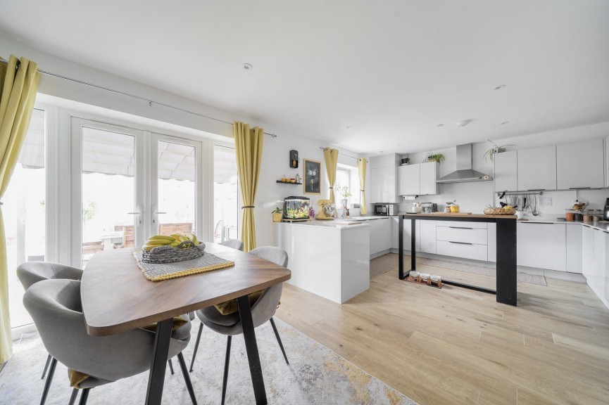 4 bedroom House for Sale Gudgeon Meadow, Arlesey, Bedfordshire