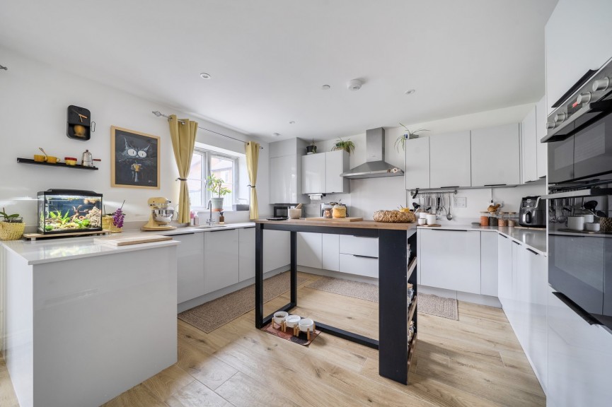 4 bedroom House for Sale Gudgeon Meadow, Arlesey, Bedfordshire