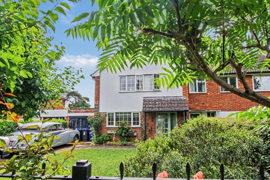 3 bedroom House for Sale Wilbury Hills Road, Letchworth Garden City, Hertfordshire
