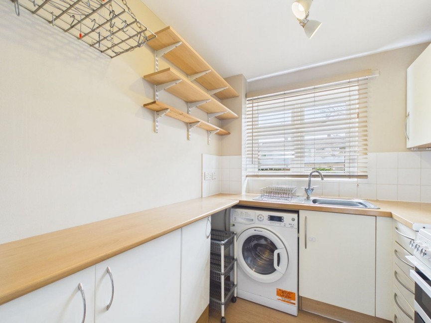 2 bedroom Flat for Sale Stevenage Road, Hitchin, Hertfordshire