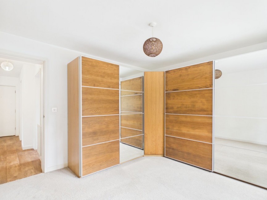 2 bedroom Flat for Sale Stevenage Road, Hitchin, Hertfordshire
