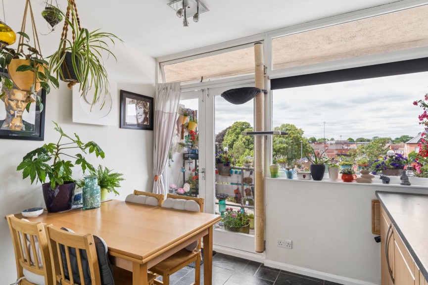 3 bedroom Flat for Sale Queen Street, Hitchin, Hertfordshire