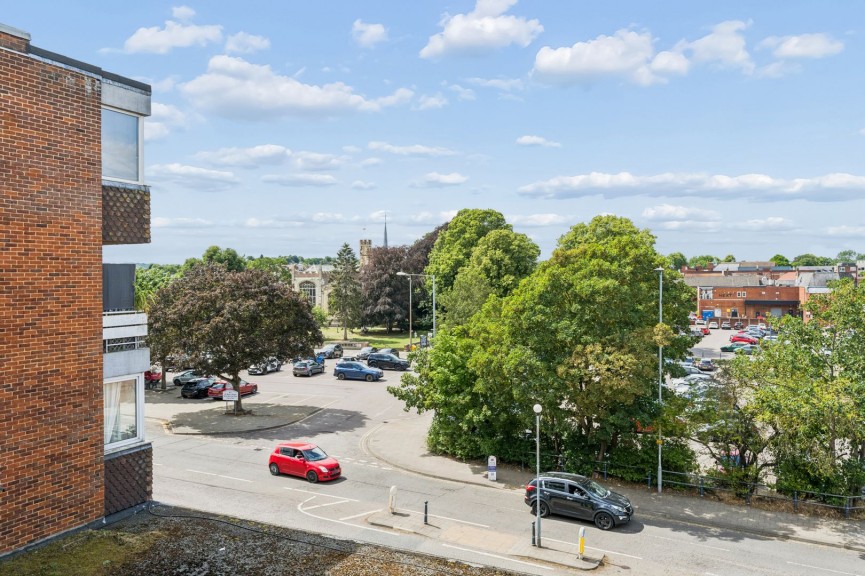 3 bedroom Flat for Sale Queen Street, Hitchin, Hertfordshire