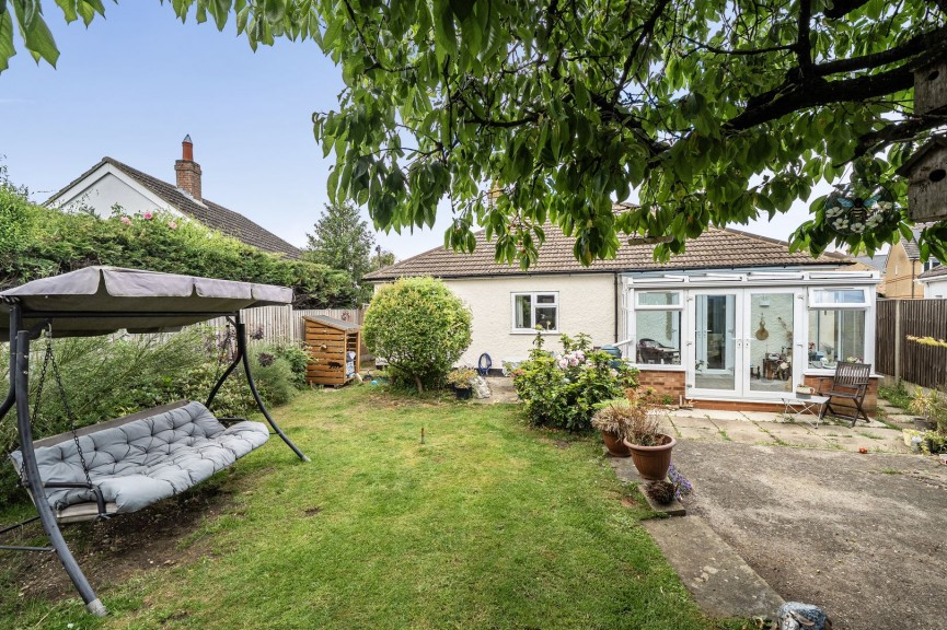 2 bedroom Bungalow for Sale Church Road, Stotfold, Bedfordshire