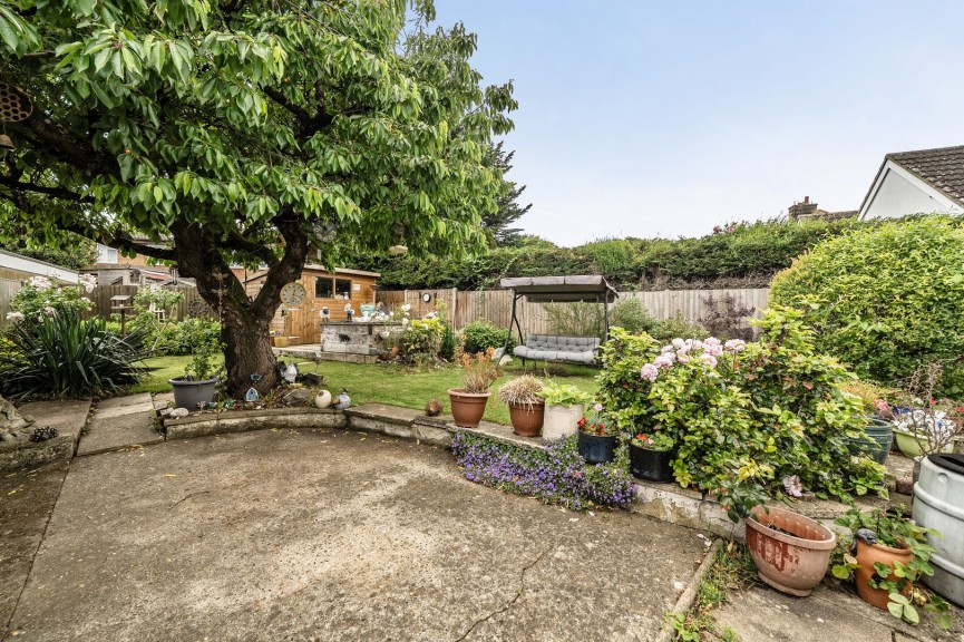 2 bedroom Bungalow for Sale Church Road, Stotfold, Bedfordshire