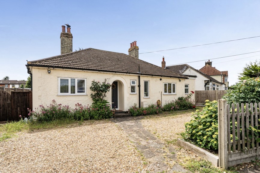 2 bedroom Bungalow for Sale Church Road, Stotfold, Bedfordshire