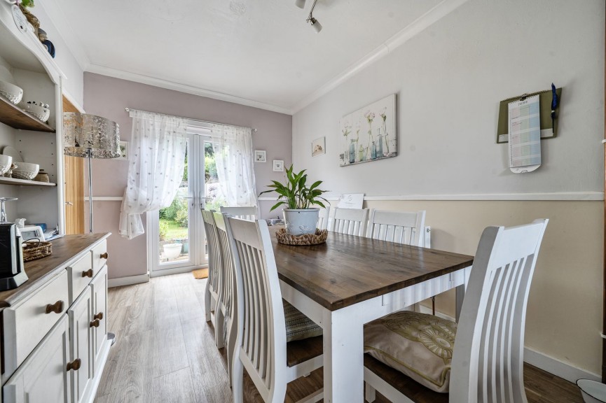 2 bedroom Bungalow for Sale Church Road, Stotfold, Bedfordshire