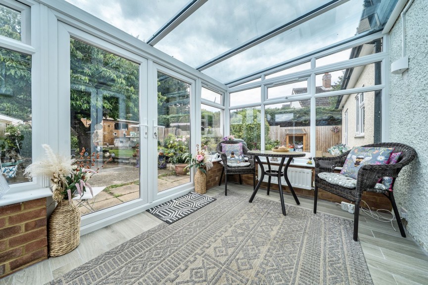 2 bedroom Bungalow for Sale Church Road, Stotfold, Bedfordshire