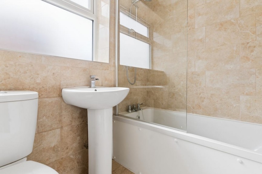 2 bedroom Bungalow for Sale Browning Drive, Hitchin, Hertfordshire