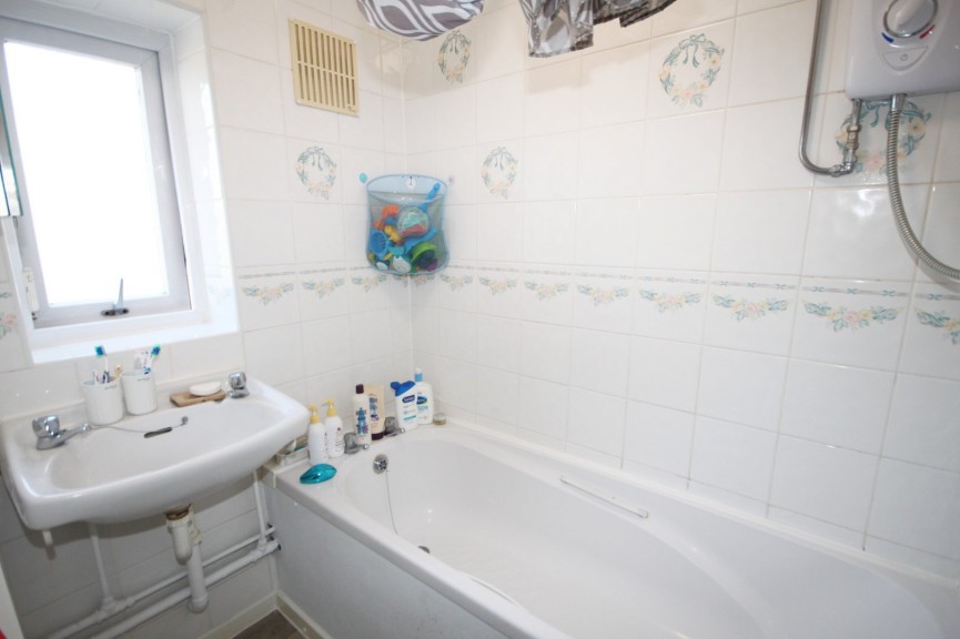 3 bedroom House for Letting Tedder Avenue, Henlow, Bedfordshire
