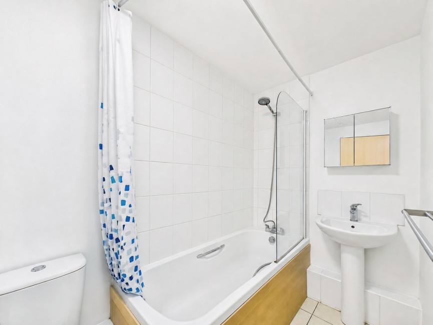 1 bedroom Flat for Sale Walsworth Road, Hitchin, Hertfordshire