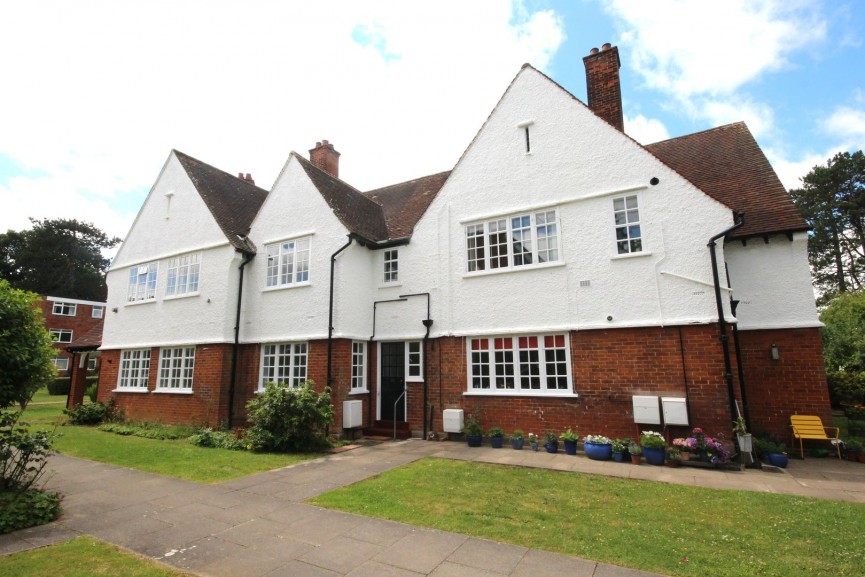 2 bedroom Flat for Sale Sollershott East, Letchworth Garden City, Hertfordshire